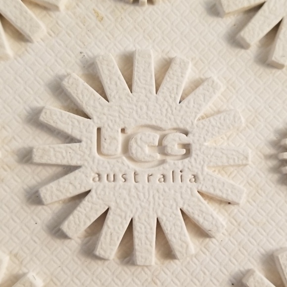 ***SOLD***Ugg Flip Flops Womens - Picture 7 of 8